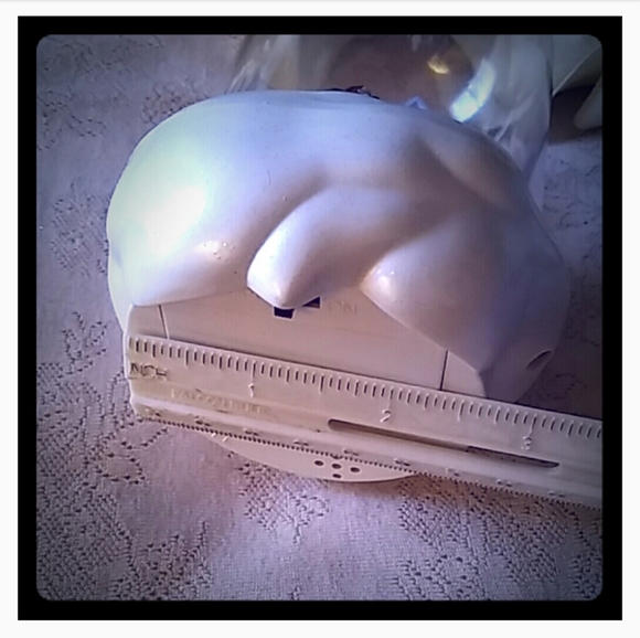 Vintage Avon Santa's Magical Castle Ornament - Picture 8 of 8